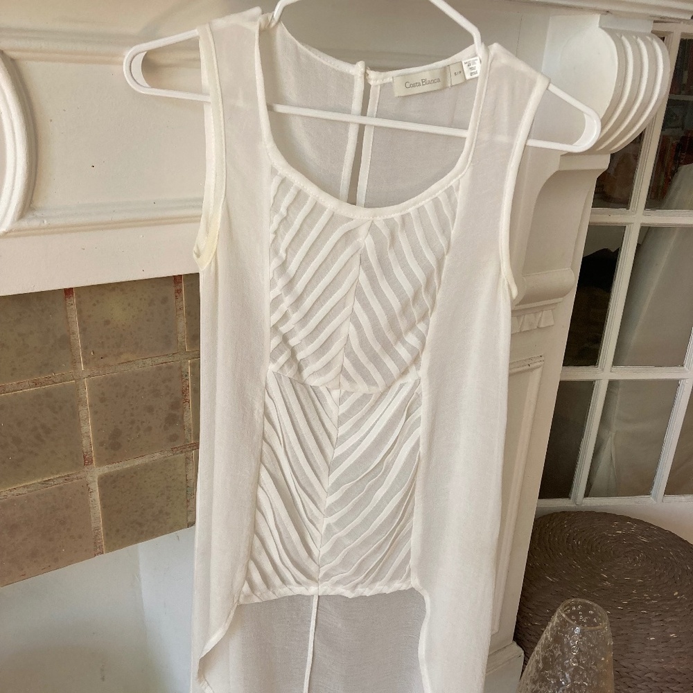 Costa Blanca top in a fine flowy polyester. Size S